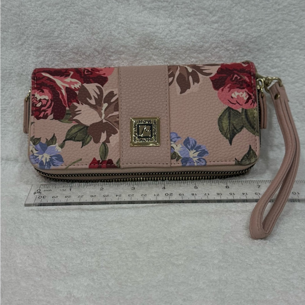 Floral Wristlet Clutch in Pink